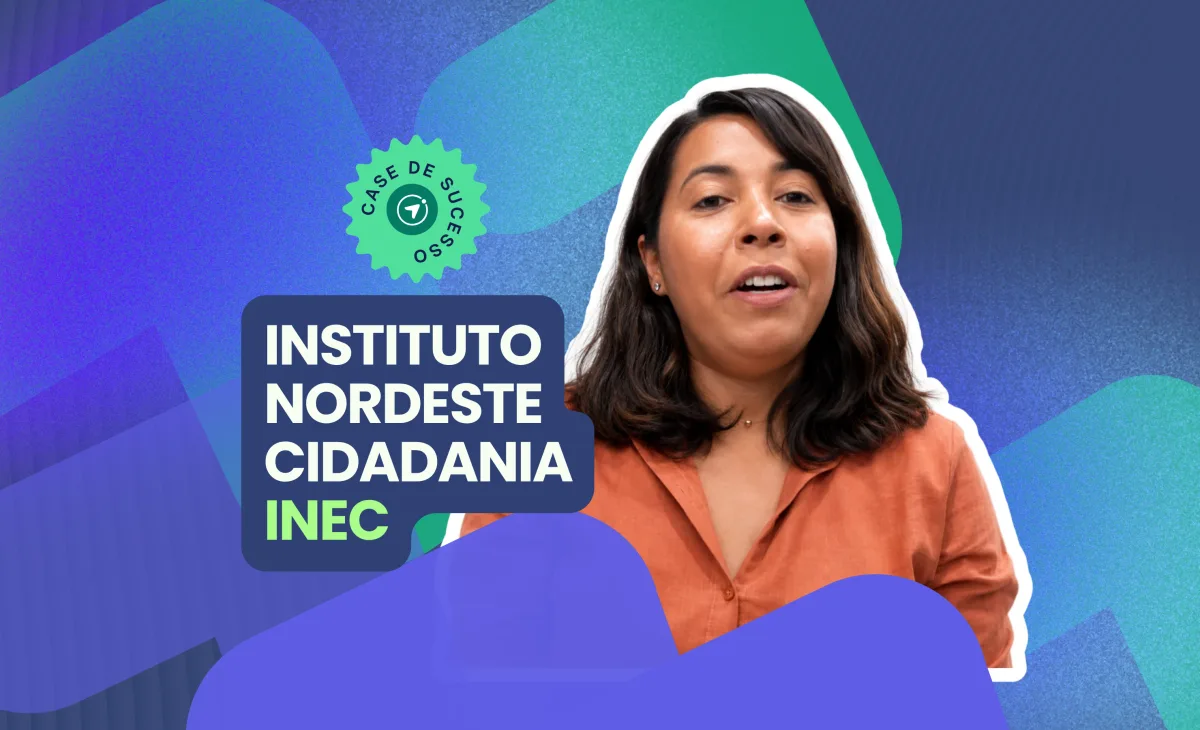 Bruna, analista do Instituto Nordeste Cidadania, usando sistema Bússola Social para gestão de projetos